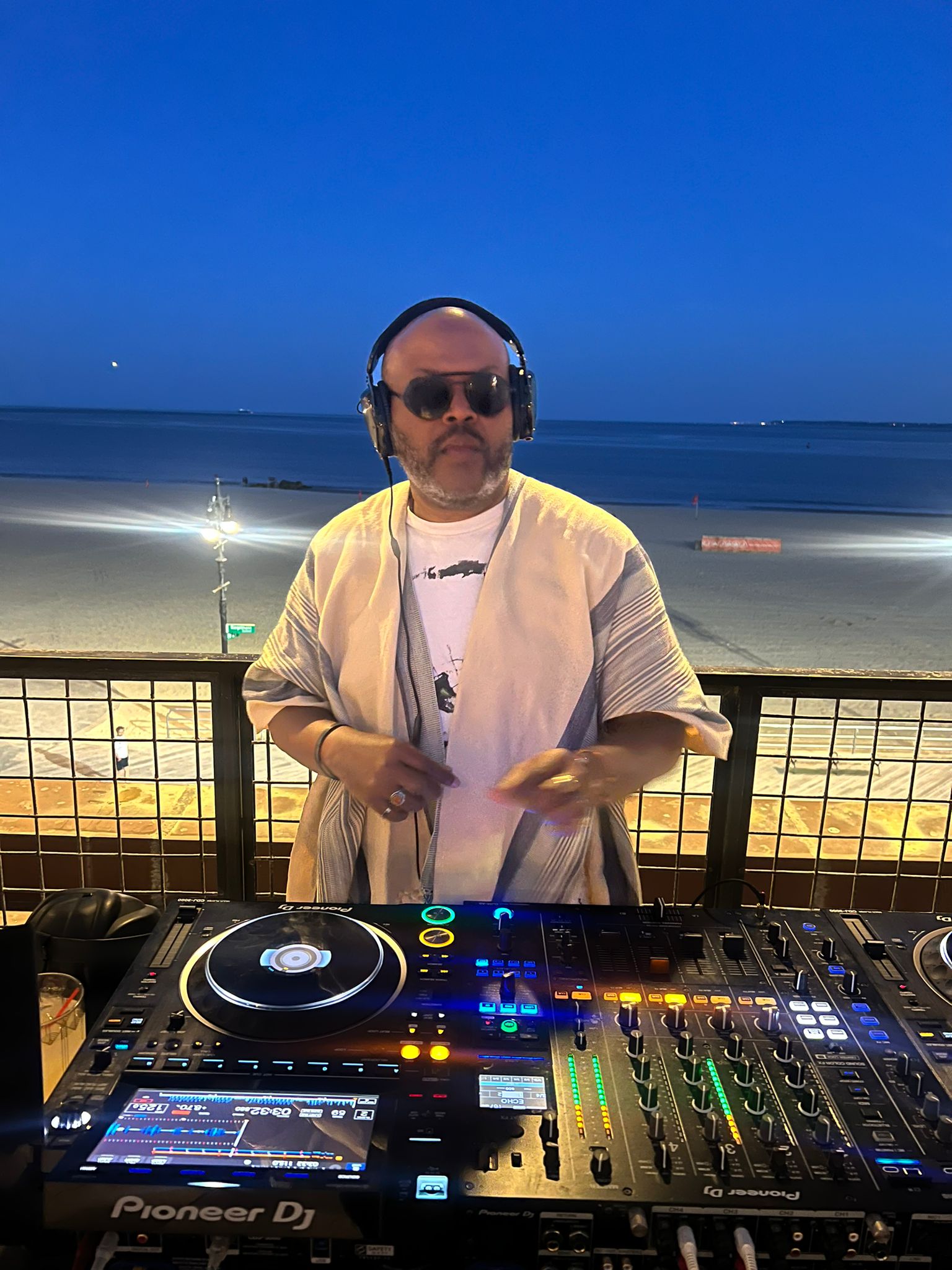 Marlon "dj pelau" Regis