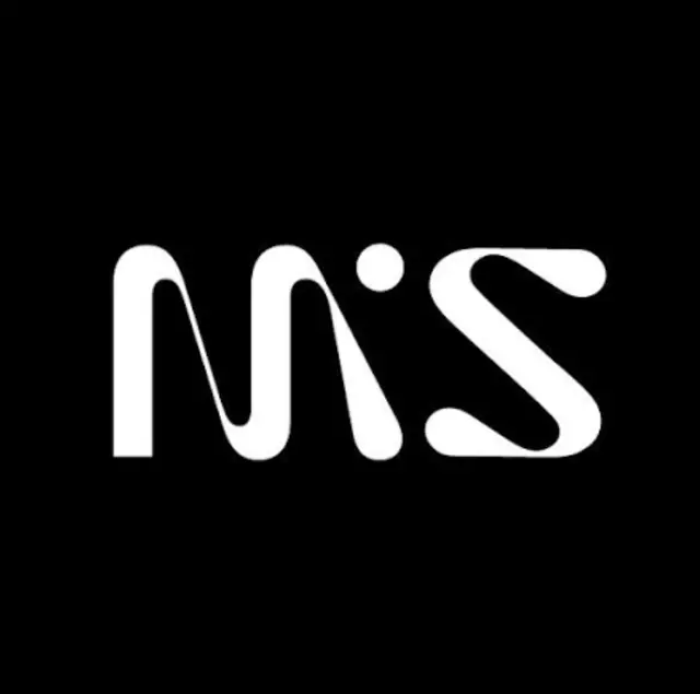 OPENING POP-UP FASHION KIOSK